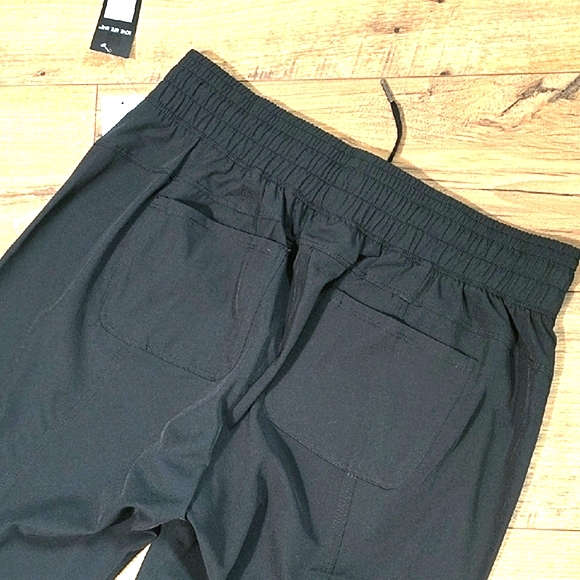 H&M Black Capris Relaxed Fit Pants - Picture 3 of 9